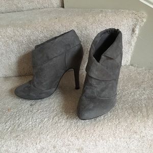 Qupid Gray Heels